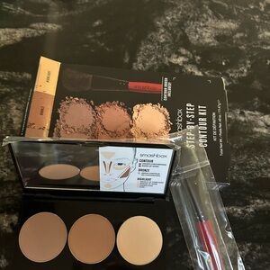 NWT smashbox Contour Kit- palette, contour brush and instructions.